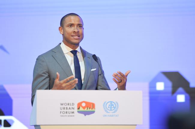  Errol Barnett, Moderator 