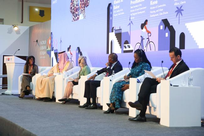 View of the panel Dialogue 5 