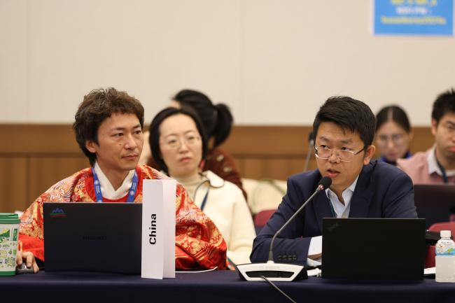 Gao Xiang and Wei Xin, China