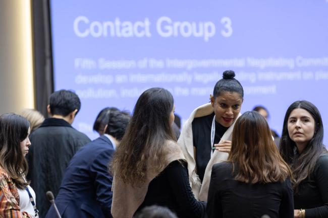 Delegates speak informally before the start of Contact Group 3
