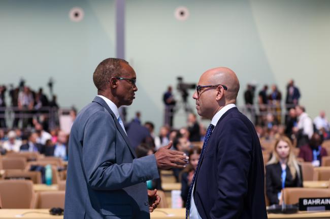 Ali Mohamed, Kenya, with UNFCCC Executive Secretary Simon Stiell