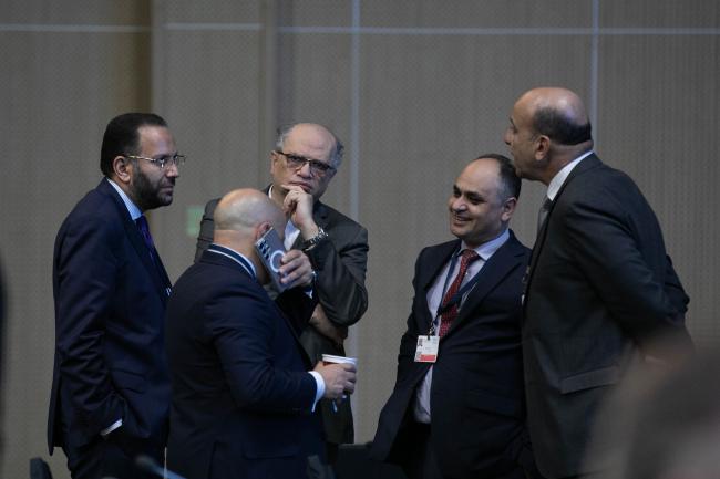 Youssef Nassef, UN Climate Change (C), speaks with delegates from Egypt