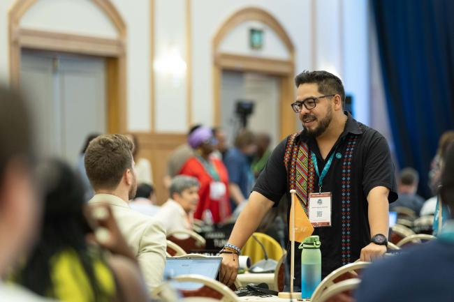 Delegates speak informally