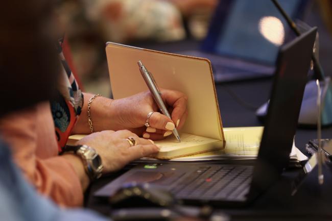 Delegates take notes as textual negotiations continue