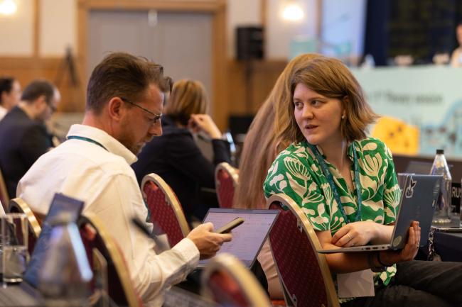 Delegates from Belgium consult