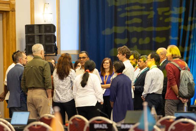 David Obura, IPBES Chair, meets with IPBES Experts before the start of the day