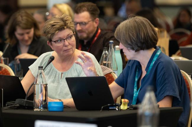 Delegates from Sweden consult