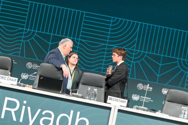 CRIC Chair Mirko Knežević, Montenegro, consulting with members of the Secretariat 