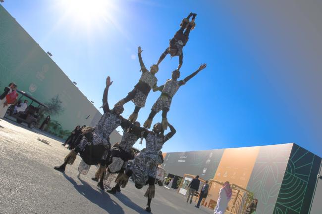 Kenyan Acrobat Performers 