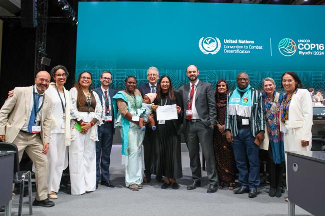 Delegates pose with the yougest delegate ever attended a UNCCD COP. 