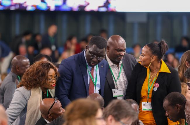 African delegates consulting