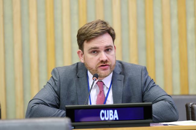 Alejandro González, Cuba