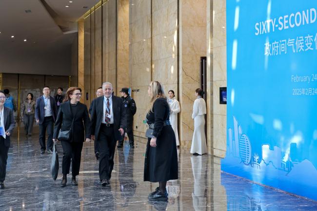 IPCC Deputy Secretary Emira Fida, and IPCC Secretary Abdalah Mokssit arrive to the opening plenary