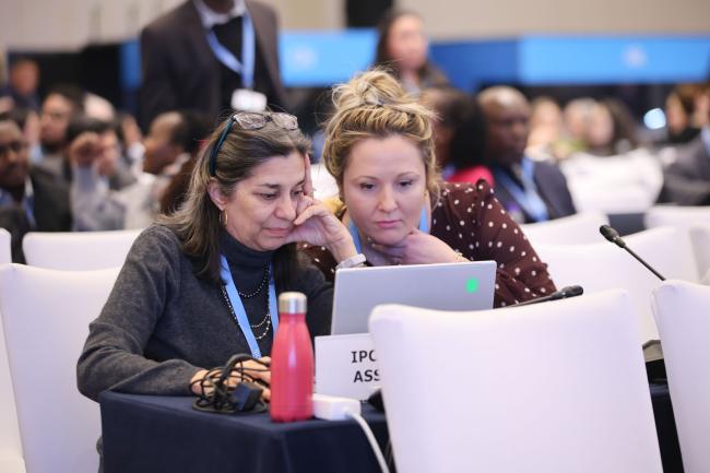 Géninha Lisboa, Executive Assistant to the IPCC Chair, and Nina Peeva, IPCC Secretariat 