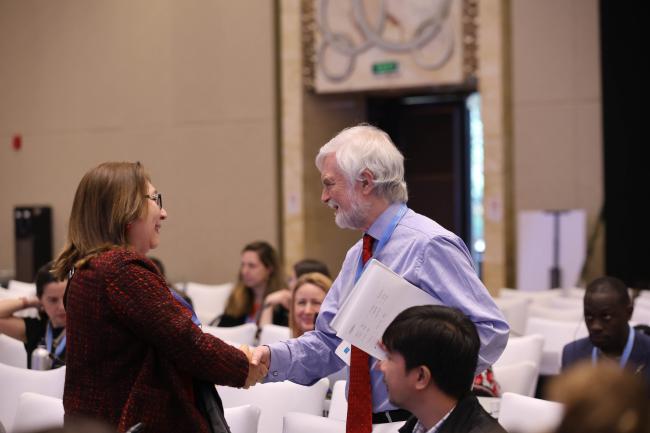 IPCC Chair Jim Skea thanks Carmen del Rocío Azurín Araujo, Peru, for offering to host IPCC-63