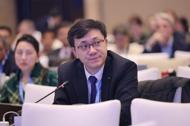 Liang Pei, China