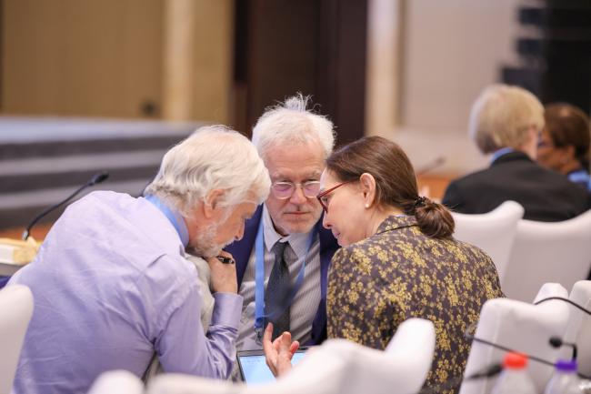 IPCC Chair Jim Skea discusses with WG I Co-Chair Robert Vautard and Jennifer Lew Schneider, IPCC Legal Officer 