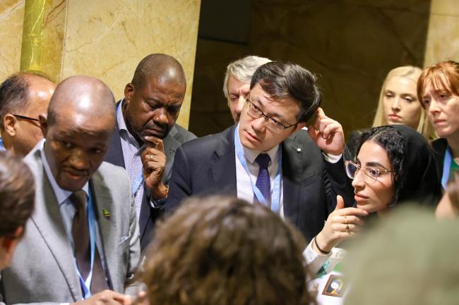 Huddle in the corridors 