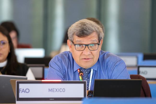 Hesiquio Benítez Díaz, Mexico