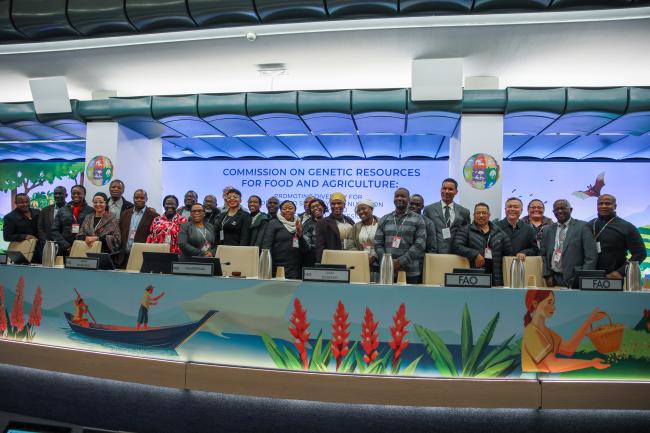 African delegates family photo