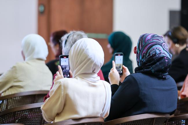 Participants take pictures 