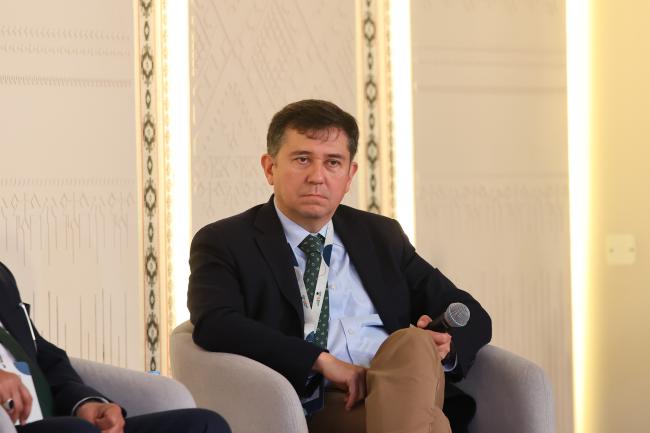 Lee Howell, Executive Director, The Villars Institute