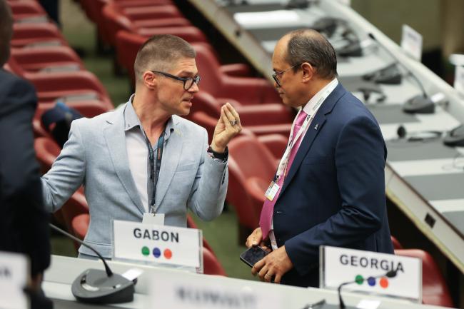 Mario Vujić, Croatia, with Rolph Payet, Executive Secretary, BRS Conventions