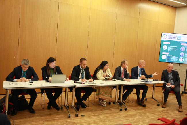 View of the panel during the session