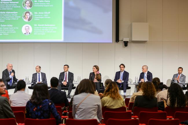 View of the panel during the roundtable