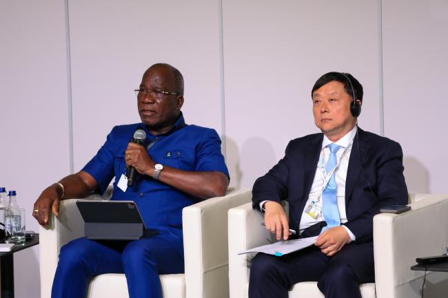 Konan Jacques Assahoré, Minister of the Environment, Sustainable Development and Ecological Transition, Côte d'Ivoire, and Li Gao, Director General of the Department of Climate Change, Ministry of Ecology and Environment, "Li Gao, Director General of the Department of Climate Change, Ministry of Ecology and Environment, China