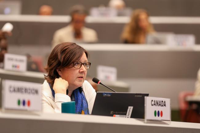 Isabelle Mayr, Canada