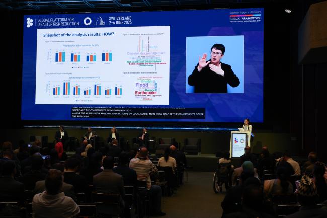 Interpretation in sign language was available at all times during the events. 