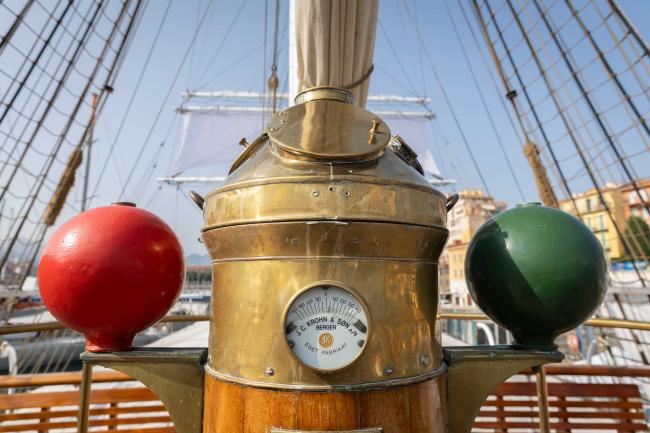 During port visits, the ship serves as a venue for scientific conferences and workshops, diplomatic and high-level meetings, educational programs and public outreach events.