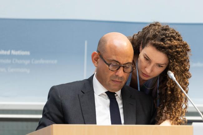 Simon Stiell, UNFCCC Executive Secretary, consults with Joanna MacGregor, UNFCCC Secretariat