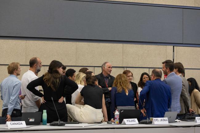 Various groups huddle during informal discussions on the WIM