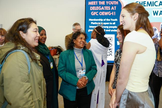 Meera Laurijssen, UNEP, meets children and youth delegates_OEWG1_26Jun25_photo.jpg