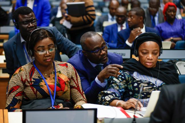 Delegates discuss the draft text_AMCEN20_17Jul25_photo.jpg