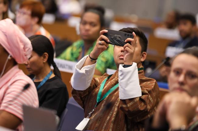 Delegate takes pictures