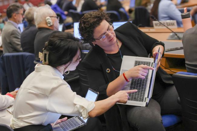 Delegates consult 