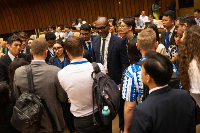 Delegates huddle to find a way forward with the negotiations