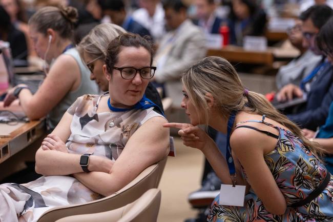 Delegates from Argentina consult