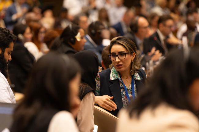 Delegates consult during the contact groups