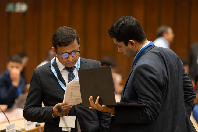Delegates consult