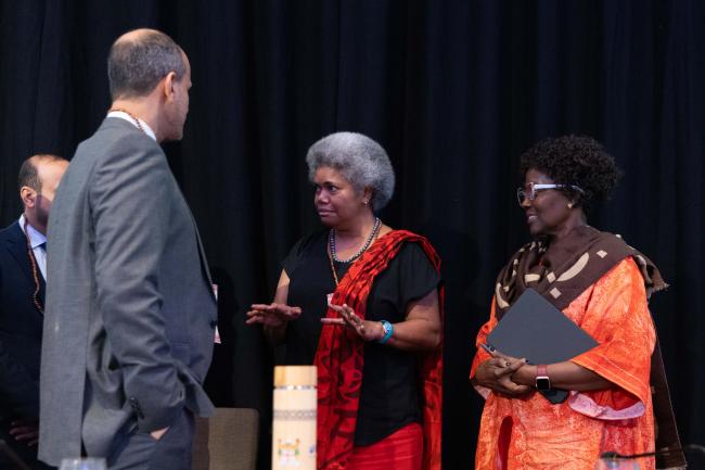 Abdullah bin Ali Al Amri, President UNEA-7 speaks with Lenora Qereqeretabua, Assistant Minister for Foreign Affairs, and Deputy Speaker for Parliament, Fiji, and Elizabeth Maruma Mrema, Deputy Executive Director, UNEP