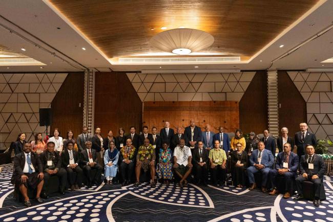 Family photo of dignitaries attending the forum