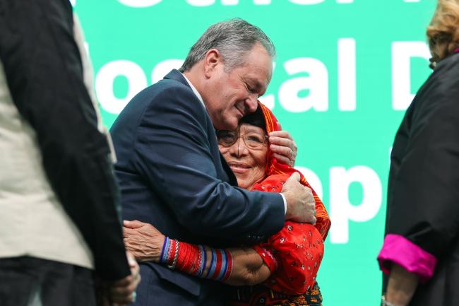 Juan Carlos Navarro, Minister of Environment, Panama, with Briseida Iglesias López de Guerrero, founder of the Bundorgan Women’s Network