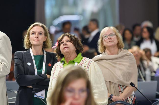 Participants see wait for the motion voting results on the screen.