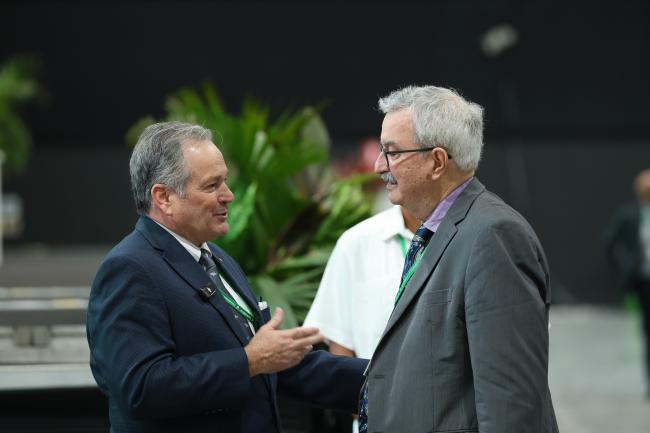 Juan Carlos Navarro, Minister of Environment, Panama, with Braulio Ferreira de Souza Dias, Brazil