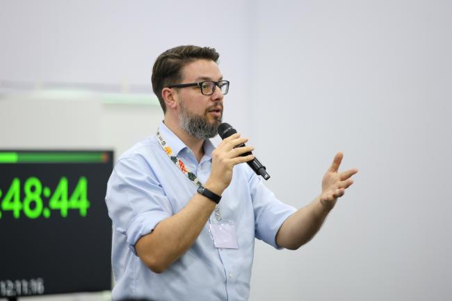 A participant poses a question to the panelists. 
