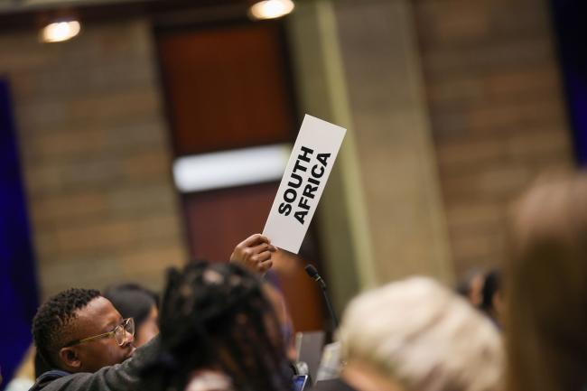 Delegates raise the placards to ask for the floor. 